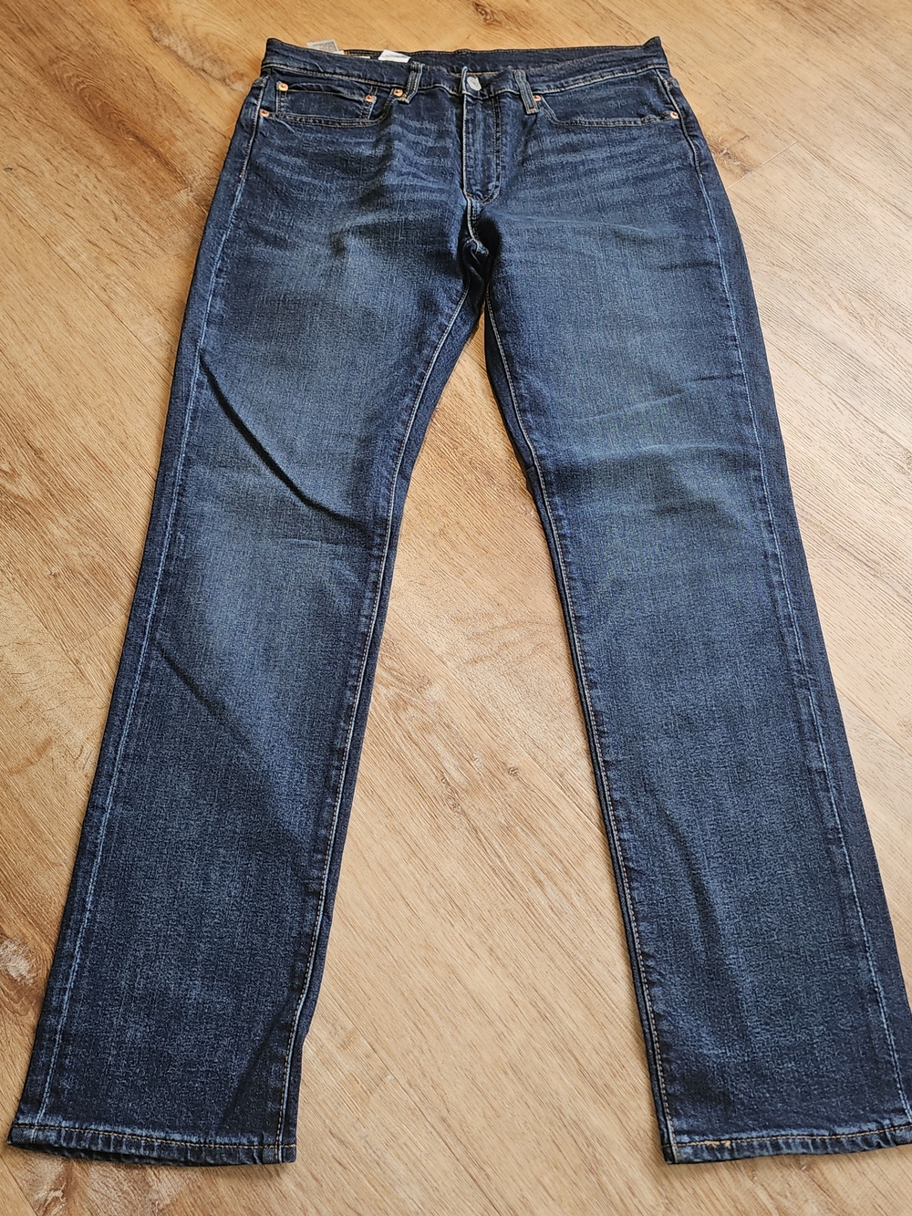 Levi's Premium 511 Slim Fit Jeans in a dark wash denim mens 34x32 NWOT